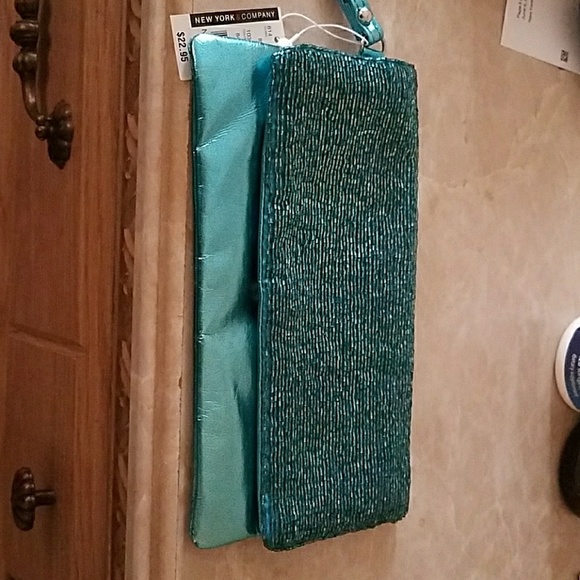 Teal wristlet - Picture 1 of 4